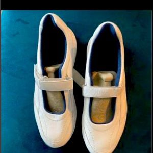 Propet Women’s Sapphire Mary Jane Leather Shoes